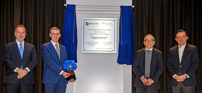 Juntos por ti: develaci�n de la placa